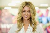 th_23828_Celebutopia-Jennifer_Hawkins-Myer_Spring_Summer_09-10_In-Store_Fashion_Show_in_Perth-08_123_149lo.jpg