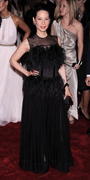 th_128192526_LucyLiuCostumeInstituteGala2.5.2011_26_122_189lo.jpg