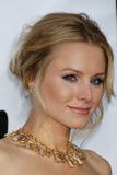 th_73338_Kristen_Bell_-_Forgetting_Sarah_Marshall_premiere_in_Hollywood_-_April_10_2008_018_122_189lo.jpg