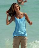 th_95995_Alessandra_Ambrosio_poses_during_a_photoshoot_on_the_beach_in_Miami_31-3-2009_21_122_341lo.jpg