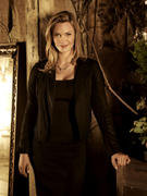 th_984088733_Secret_Circle_S1_Natasha_Henstridge_001_122_398lo.jpg