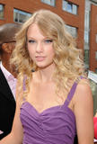 taylor swift candid