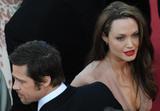 th_47857_Celebutopia-Angelina_Jolie-Inglourious_Basterds_premiere-75_122_493lo.jpg