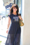 th_71577_celebrity_paradise.com_TheElder_JenniferLoveHewitt2011_08_15_shoppingatMadisononMelroseinWestHollywood8_122_510lo.jpg