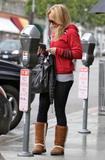 th_70287_Preppie_-_Hilary_Duff_feeds_the_meter_in_Beverly_Hills_-_Feb._9_2010_8233_122_559lo.jpg
