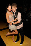 th_770868647_SelenaGomez_TeenChoiceAwards5_122_68lo.jpg