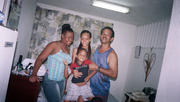 th_134758640_Preppie_Rihanna_private_family_photos_11_122_98lo.jpg