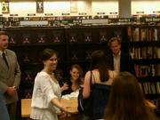 http://img270.imagevenue.com/loc442/th_77134_Hilary_Promotes_Elixir_at_Barnes_Noble23_122_442lo.jpg